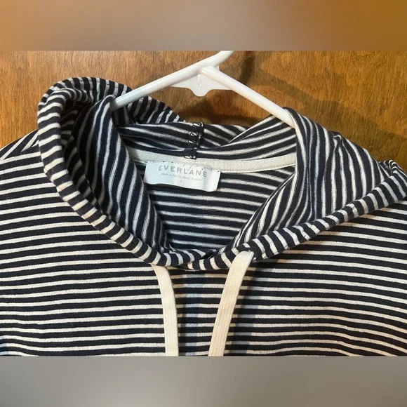 Everlane box-cut long-sleeved shirt with hood - Picture 2 of 12